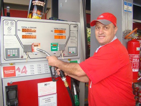 gasolina-aumentou-12-e-o-etanol-14-1 De R$ 2,80, o preço da gasolina já subiu para R$ 2,99.