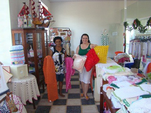 inauguracao-e-amanha-1 Os integrantes da Associação dos Artesãos confeccionam e vendem os mais variados produtos