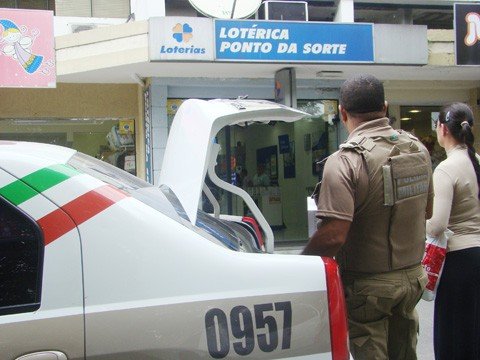 mulher-e-baleada-durante-assalto-1 A lotérica Ponto da Sorte, na beira rio, foi assaltada por volta das 16h10min.