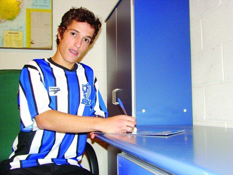 atleta-enfrentara-ex-clube-no-classico-1 Saraiva assinou contrato com o Tubarão para esta temporada ontem, e está feliz no Domingos Gonzalez.