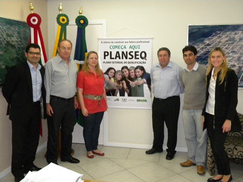 ha-160-vagas-em-braco-do-norte-1 Documentação que garante a disponibilização dos cursos foi assinada nesta semana, entre representantes do Ministério do Trabalho e Emprego e o prefeito de Braço do Norte, Vânio Uliano (PP)