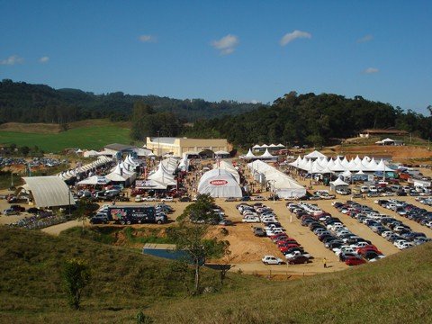 projecao-de-negocios-e-de-r-15-milhoes-1 Em 2010, cerca de 40 mil pessoas visitaram o pavilhão em quatro dias e quase R$ 12 milhões foram movimentados