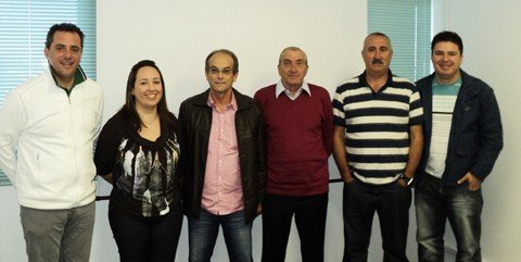 rei-do-acesso-esta-contratado-1 Participaram da reunião: Maurício Nassif (diretor da Peerc3), Andréa Zumblick (vice-presidenta), Nadirlei Piucco (tesoureiro), Michel Mussi (presidente), Joceli dos Santos e André Barcelos (gerente de futebol)