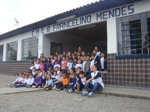 uma-praca-para-valorizar-a-historia-1 Alunos da Francelino Mendes comemoram aniversário da cidade.