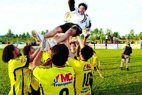 Atual campeão do  Municipal, o time do  Colégio Brasil  está ansioso para  entrar em campo