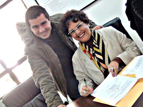 a-situacao-e-assustadora-1 Diretora do departamento socioeducativo da secretaria de justiça e cidadania, Bernadete Sant’anna, e o presidente da ONG, Eduardo Milioli, na assinatura do convênio.