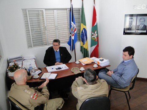abertura-dos-envelopes-ocorrera-no-proximo-mes-1 O anúncio oficial da data da abertura dos envelopes foi feito ontem pelo secretário Haroldo de Oliveira Silva.
