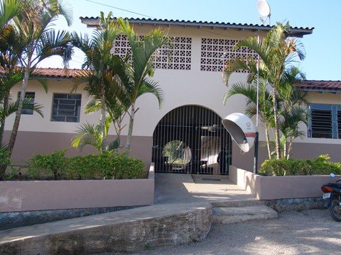 escola-e-reformada-1 Melhorias no prédio da Escola João Pedro Delfino, na comunidade de Sertão da Jararaca, foram feitas com recursos da Alcoa. Em breve, o pátio e a quadra também serão reformados