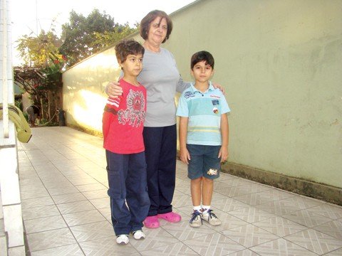governador-se-reunira-com-professores-1 Maria Bernadete divide-se no cuidado com o neto Cauã e o vizinho Vinícius.