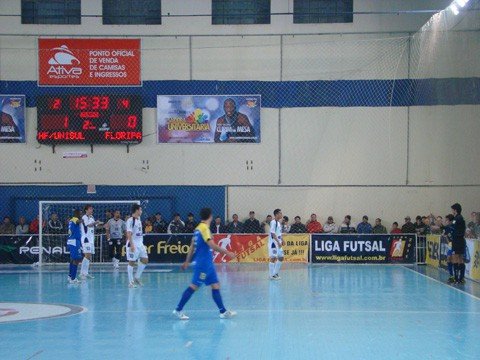hipper-freios-unisul-empata-com-floripa-1 Nem mesmo o gol sofrido no fim do jogo desempolgou a torcida, que promete lotar o Salgadão amanhã