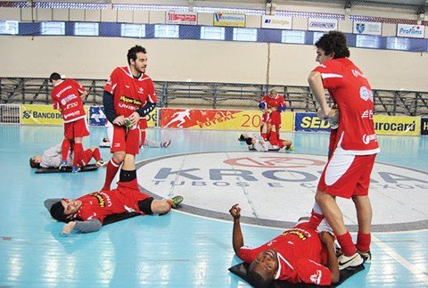 hipper-freios-unisul-joga-hoje-1 A equipe tubaronense de futsal treinou forte na manhã de ontem.