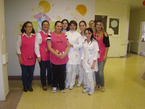 jantar-beneficente-arrecada-fundos-a-pediatria-1 O grupo de voluntárias sempre está disposto a ajudar as crianças e mães