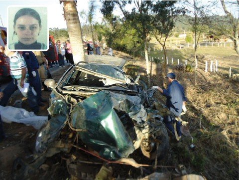 jovem-morre-em-acidente-1 Elaine Zapellini, 26 anos, conduzia uma Parati e bateu de frente com um caminhão. Ela seguia para Braço do Norte