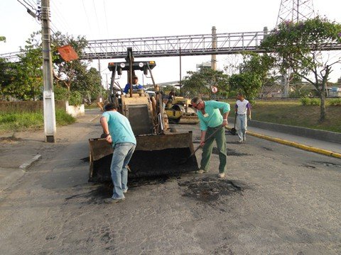 operacao-tapa-buracos-e-realizada-1 Avenida Nações Unidas foi a primeira a ter os buracos tampados