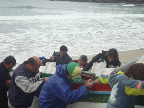 pescadores-reclamam-da-fiscalizacao-1 Pescadores guardam o barco pesqueiro depois se decepcionarem. Cobram mais fiscalização das autoridades
