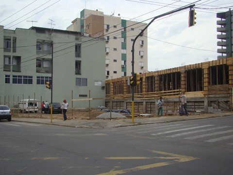 rede-de-farmacia-instala-se-em-tubarao-1 A farmácia paulista, de 160 metros quadrados, é construída na rua Vidal Ramos, próxima à praça Walter Zumblick
