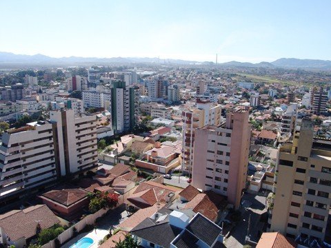 seminarios-de-discussao-iniciam-amanha-1 A finalização do Plano Local de Habitação de Interesse Social (Plhis) de Tubarão é vital para que o município possa repensar novos políticas públicas a fim de zerar o déficit de moradias na cidade.