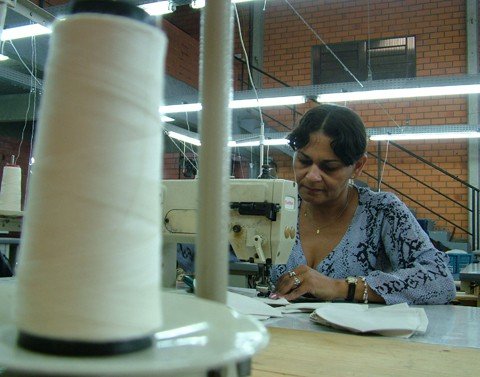sinal-de-alerta-esta-aceso-1 A indústria de confecção é o terceiro setor que mais emprega em Tubarão.
