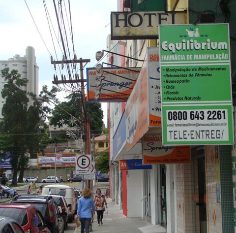 tac-pretende-regularizar-publicidade-1 Somente as placas colocadas em locais irregulares ou sem autorização de instalação serão retiradas nas ruas de Tubarão