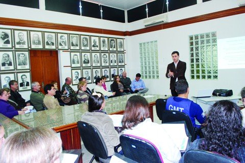 acoes-de-cidadania-iniciam-pela-area-verde-1 O Mão Amiga reunirá representantes da prefeitura e diversos parceiros, como Acit, CDL, Tractebel Energia, Exército, Ferrovia Teresa Cristina, Sesc, Rotary, Combemtu e polícias Civil e Militar.