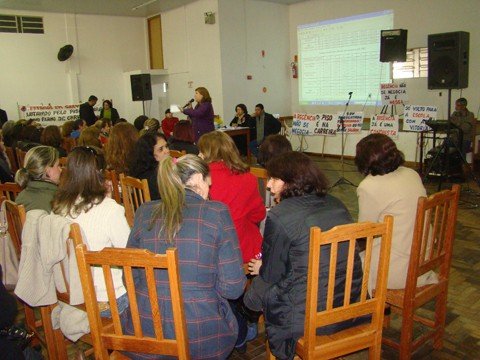 aulas-seguirao-ate-o-dia-30-de-dezembro-1 Em Tubarão, professores estaduais reuniram-se nesta sexta-feira para reorganizar o movimento grevista na região
