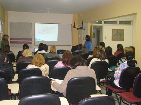 diretores-serao-escolhidos-entre-a-comunidade-escolar-1 As dúvidas que os professores tinham em relação ao projeto foram sanadas ontem. Outras questões foram levantadas pelos educadores.