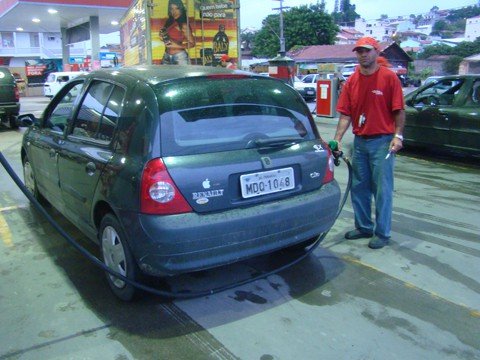 menor-preco-da-gasolina-e-r-265-1 Em Tubarão, o menor preço da gasolina hoje é de R$ 2,65 o litro. Quanto ao etanol, o menor preço encontrado foi de R$ 2,25. O diesel pode ser encontrado por até R$ 1,90 o litro.