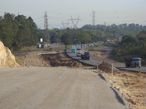 Não há previsão de retomada das obras
