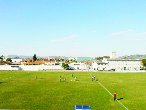 O sol garantiu o jogo Palmeiras x Pinheirinho, sábado. Já ontem, a chuva inviabilizou a partida