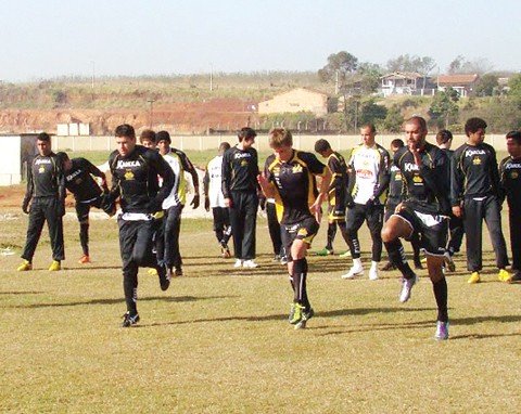 tigre-afasta-5-jogadores-1 Com o elenco inchado, não estão descartadas as saídas de outros jogadores.