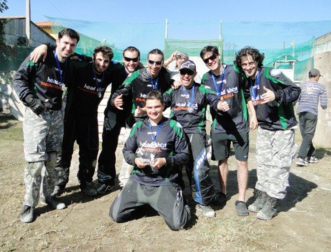 tubaronenses-faturam-etapa-do-estadual-1 Equipe Headshot, de Tubarão, comemora o título da 4ª etapa do Estadual de Paintball Tático. A próxima etapa é outubro, em Jaraguá do Sul.
