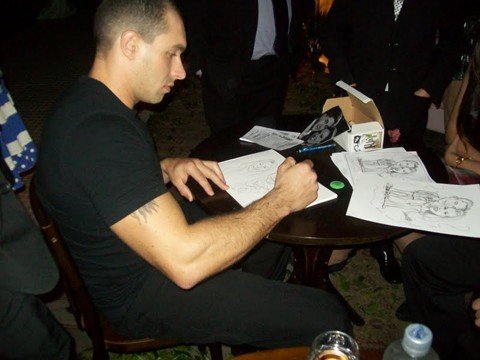 a-arte-na-ponta-do-lapis-1 Wilson Pacheco trabalha em eventos e festas, onde faz caricaturas e reproduz o ambiente, as pessoas. Desenhos em 3D também são um forte do artista.