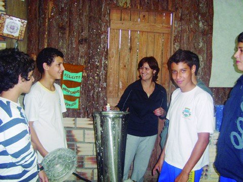alunos-aprendem-a-arte-da-reciclagem-1