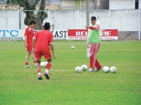 leao-vai-em-busca-da-lideranca-hoje-1 O técnico Joceli está satisfeito com os resultados obtidos até agora.