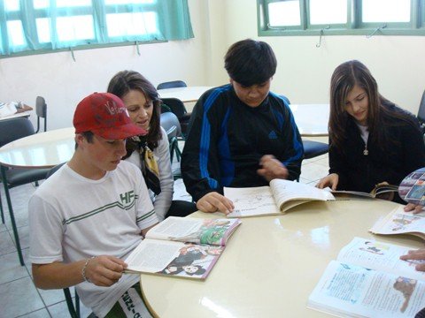 media-de-tubarao-e-menor-que-a-do-estado-1 A professora Natália Wiggers, da escola Henrique Fontes, em Tubarão, explica que sempre preocupou-se em trazer temas do cotidiano do aluno à sala de aula. Para ela, a nota no Ideb poderia ser ainda melhor se houvesse maior valorização dos educadores.