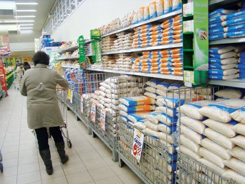 mercados-funcionam-atraves-de-liminar-1 Hoje, a população está acostumada com a abertura dos mercados aos domingos.