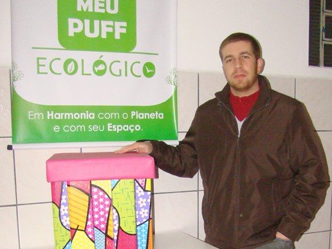micro-e-pequenas-empresas-estimulam-a-geracao-de-empregos-1 Empreendedor, Mateus apostou suas fichas em um produto novo e partiu para o mercado que mais cresce no país: a internet. A meta é contratar mais pessoas neste segundo semestre.