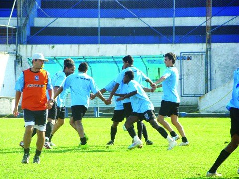 novo-preparador-fisico-estreia-no-peixe-1 Eduardo Maus fez os jogadores do Peixe dançarem, literalmente;