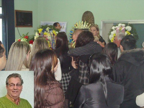 o-adeus-a-joao-lopes-1 Parentes e amigos deram o último adeus ao radialista João Lopes, o Ligeirinho, ontem em uma manifestação calorosa de muitos abraços, lágrimas e saudades.