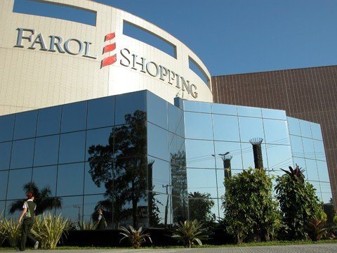 o-polemico-funcionamento-do-comercio-aos-domingos-1 Representantes do Farol Shopping tentarão negociar com o Sindicato dos Comerciários.