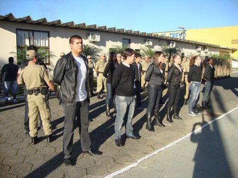 pms-recebem-homenagens-1 Os 12 agentes temporários atuarão na Central Regional de Emergência quando a reforma estiver concluída.