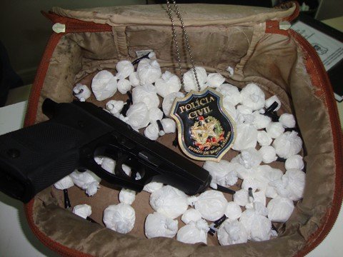 prisoes-e-apreensao-de-droga-e-armas-1 Os policiais da DIC sabiam que haveria uma venda de cocaína na tarde de ontem.