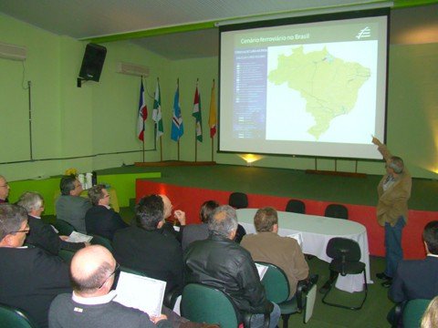 regiao-mobiliza-se-para-lancar-a-licitacao-em-2012-1 Gestores da FTC apontaram que a Ferrovia Litorânea poderá tornar os produtos do sul catarinense, como o carvão e a cerâmica, mais competitivos no mercado nacional