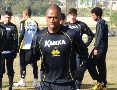 rogelio-esta-liberado-para-enfrentar-o-barueri-1 O jogador foi julgado e tomou apenas uma advertência no STJD.