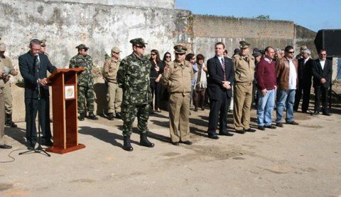 sede-da-policia-ambiental-ficara-pronta-em-5-meses-1 Comandante-geral da PM de catarinense, coronel Nazareno Marcineiro comandou a solenidade de assinatura da ordem de serviço à construção da nova sede da PM Ambiental de Laguna