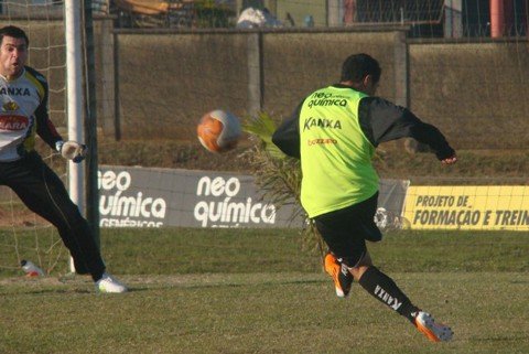 tigre-busca-a-recuperacao-1 Tigre treinou ontem para o confronto de hoje à noite, contra o Vitória, no Heriberto Hülse