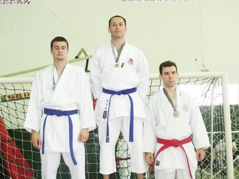 tubaronenses-conquistam-sete-medalhas-1 Fabrício de Souza brilhou no alto do pódio na categoria kata adulto