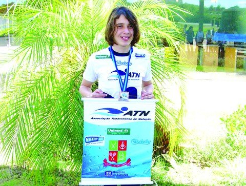 bronze-da-natacao-em-porto-alegre-1 Paulo Henrique exibe a medalha conquistada em Porto Alegre