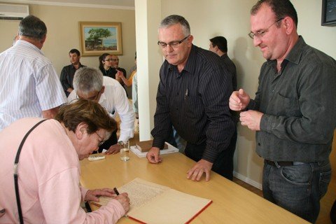 laguna-sob-nova-administracao-1 O vice-prefeito Luís Fernando e o titular Célio Antônio formam uma parceria bem sucedida em Laguna há quase oito anos