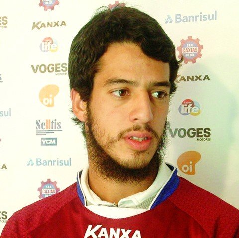leao-apresenta-novo-meia-atacante-1 O meia-atacante Antonio Thomaz Santos de Barros mal chegou e já deve ser escalado como titular